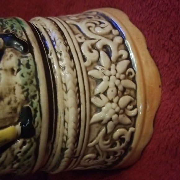 VINTAGE MUSICAL 13" BEER STEIN,  MADE IN JAPAN, WIND UP PLAY ROLL OUT THE BARREL - Picture 2 of 12